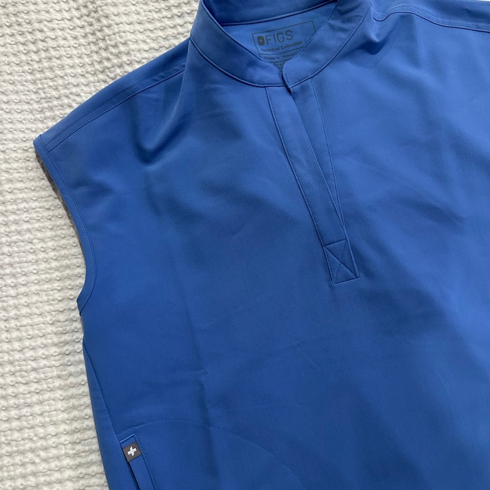 Figs scrub top